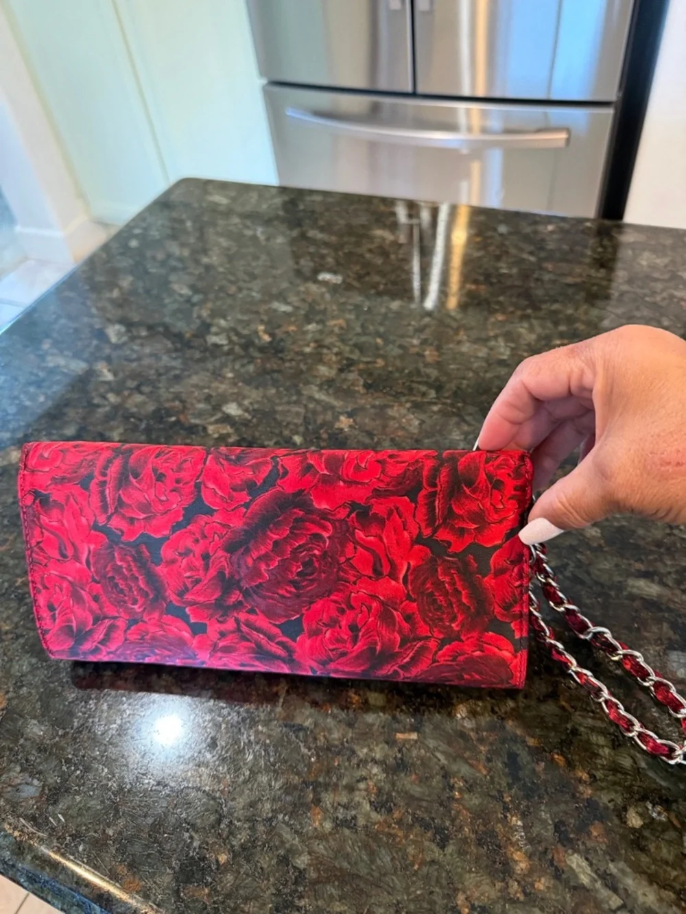 WHITE HOUSE BLACK MARKET SILKY CLUTCH SO BEAUTIFUL! - Picture 3 of 6